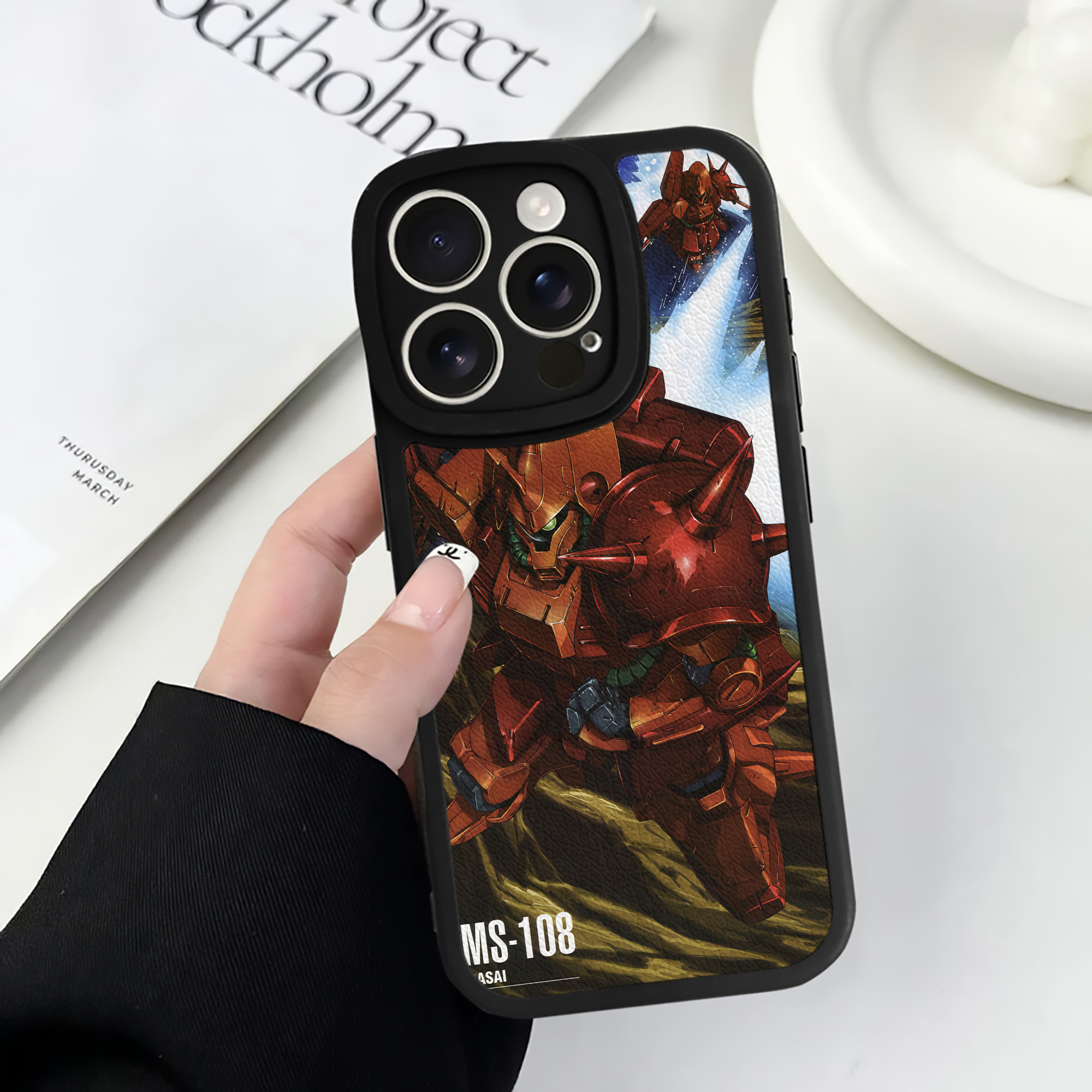 （画像用） 機動戦士ガンダム Mobile Suit Gundam 【iPhone 16シリーズ対応】シリコンスマホケース（レザー調） 材質：シリコン